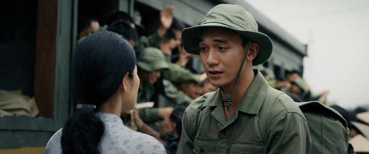 Tính nữ trong “Mưa đỏ” của Đặng Thái Huyền khác “Địa đạo” thế nào? ảnh 4