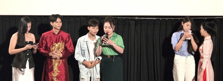 Ra mắt phim tài liệu kỷ niệm 20 năm Chuông vàng vọng cổ ảnh 2