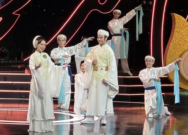 Thùy Dương đăng quang Chuông vàng vọng cổ 2025 ảnh 2