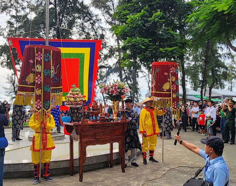 Thượng đại kỳ mở màn lễ hội Nghinh Ông Cần Giờ năm 2025 ảnh 6