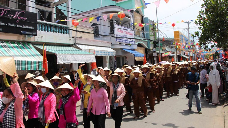 Lễ cúng Ông: Nghi thức quan trọng nhất của Lễ hội Nghinh Ông Cần Giờ 2025 ảnh 5