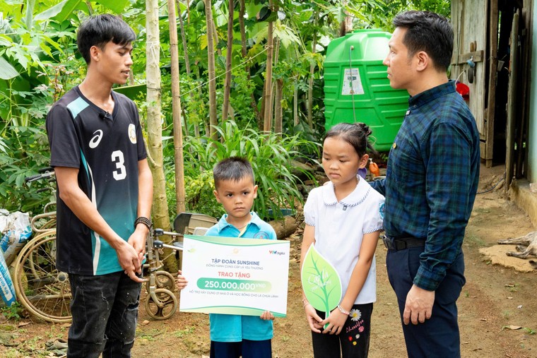 Sunshine Group tiếp tục lan tỏa hành trình “chạm tới trái tim” tại Phú Thọ & Đồng Tháp cùng Cặp lá yêu thương ảnh 4