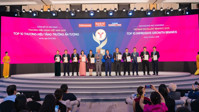 Long Châu được vinh danh “Top 10 Thương hiệu Tăng trưởng ấn tượng” tại Thương hiệu Mạnh Việt Nam 2025 ảnh 2
