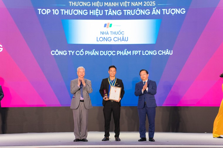 Long Châu được vinh danh “Top 10 Thương hiệu Tăng trưởng ấn tượng” tại Thương hiệu Mạnh Việt Nam 2025 ảnh 1