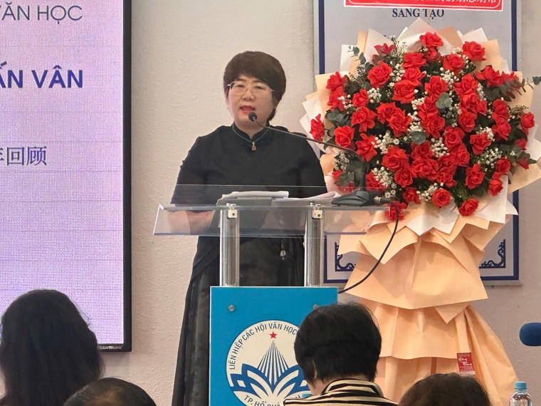 Giao lưu với tác giả đoạt giải Mao Thuẫn – nhà văn Lưu Chấn Vân ảnh 2