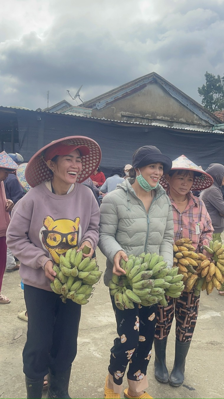 Vùng lũ Phú Yên: Đến để thêm thương ảnh 4
