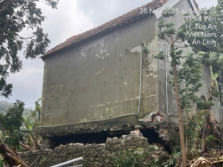 Vùng lũ Phú Yên: Đến để thêm thương ảnh 5