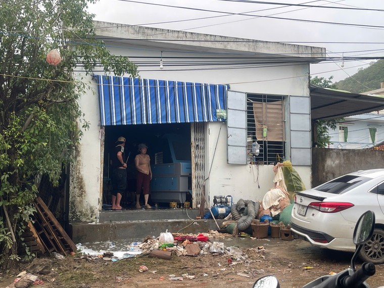 Vùng lũ Phú Yên: “Người giàu” cũng khóc ảnh 2