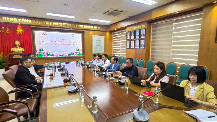 Bệnh viện Bạch Mai thúc đẩy hợp tác về đào tạo nâng cao năng lực cấp cứu cho cán bộ Long Châu ảnh 2