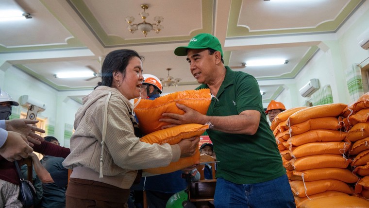Người dân Phú Yên gượng dậy sau lũ với sự chung tay của tình nghĩa đồng bào cả nước ảnh 1