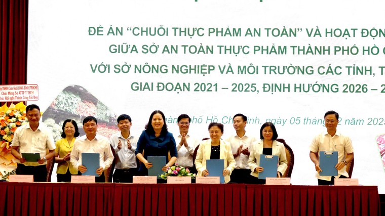 Giám đốc Sở ATTP TP.HCM: Không đánh giá an toàn thực phẩm bằng khẩu hiệu hay lời khen ảnh 4