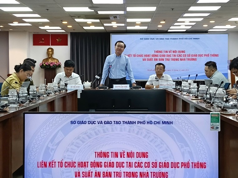 Liên kết giáo dục: Sở GD-ĐT TP.HCM nói “không chỉ đạo, không cấp phép, không kinh doanh”? ảnh 1