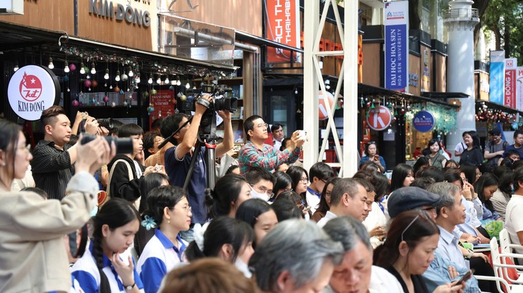 Hậu trường “Nghề làm sách - Những câu chuyện khó quên” ảnh 3