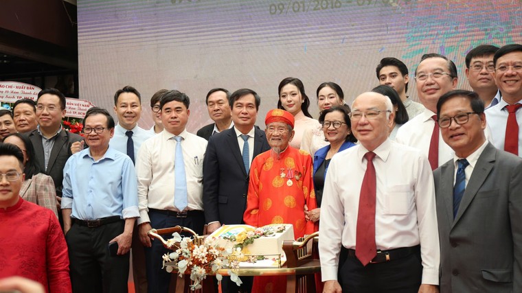 Đường sách TP.HCM: 10 năm hành trình lan tỏa tri thức và giá trị văn hóa tốt đẹp ảnh 1