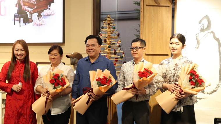 Hồ Khánh Vân gây ấn tượng với ngón đàn piano “Từ sức khỏe đến di sản" ảnh 3