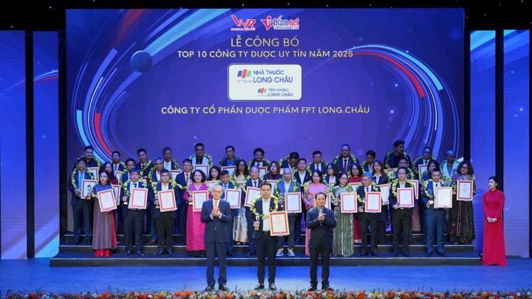 Hệ thống nhà thuốc và trung tâm tiêm chủng Long Châu được vinh danh “Công ty phân phối dược phẩm uy tín năm 2025” ảnh 1