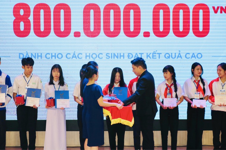 Trường IEC Quảng Ngãi trao học bổng cho học sinh đoạt giải nghiên cứu khoa học kỹ thuật ảnh 2
