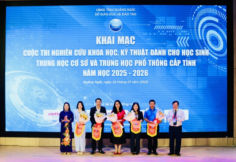 Trường IEC Quảng Ngãi trao học bổng cho học sinh đoạt giải nghiên cứu khoa học kỹ thuật ảnh 4