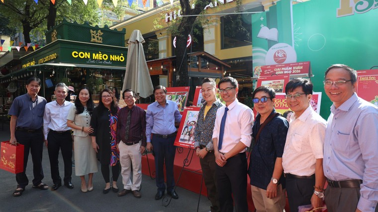 Triển lãm “Báo Xuân tiến bước thời đại số” ảnh 2