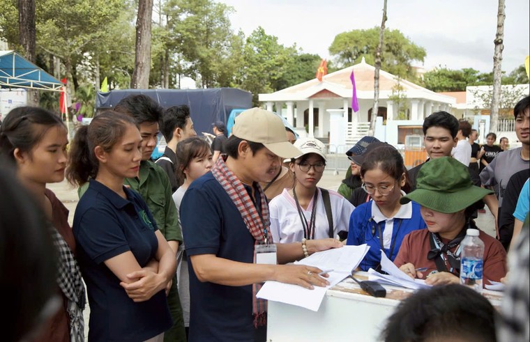 Trò chuyện đầu Xuân với “nghệ sĩ chịu học” - đạo diễn Hoàng Duẩn ảnh 1