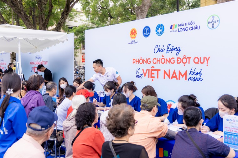 Đột quỵ 'phòng và phát hiện càng sớm nguy cơ, cơ hội sống càng lớn': Long Châu hợp tác cùng Cục Phòng bệnh, Bayer trong phòng ngừa và quản lý bệnh đột quỵ ảnh 2