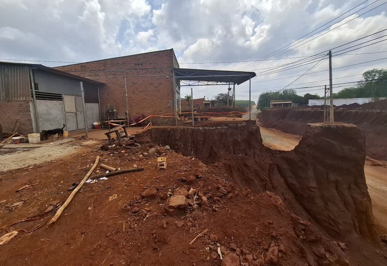 Hạ cốt nền khiến nhà dân cheo leo: Từ đăng tải mời thầu lúc 1h sáng đến sự phi lý sau sửa đổi E-HSMT ảnh 3