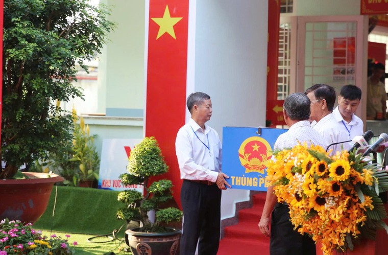 Chủ tịch Quốc hội Trần Thanh Mẫn dự lễ khai mạc bầu cử tại TP.HCM ảnh 2