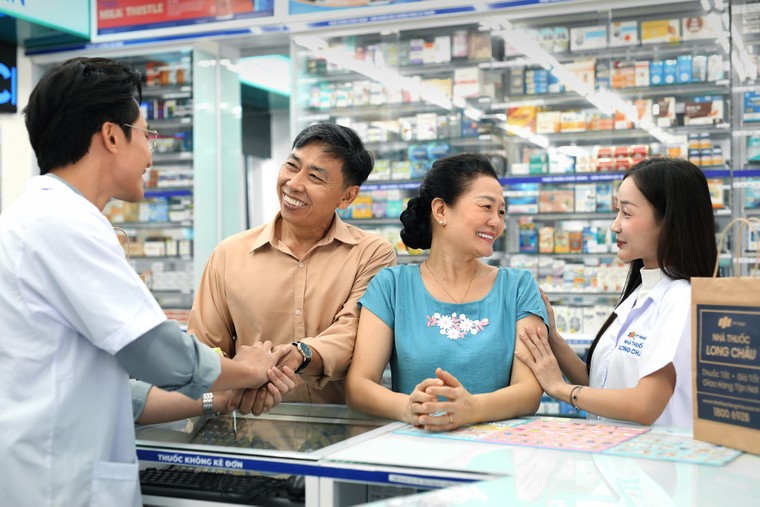 Long Châu chủ động bình ổn không tăng giá, đảm bảo nguồn cung thuốc và sản phẩm y tế thiết yếu ảnh 1