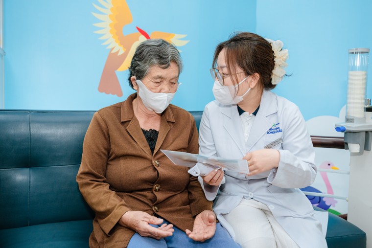 Chuỗi chương trình tiêm phòng cúm miễn phí quy mô tại miền Trung: Hàng ngàn liều vắc xin từ vì sức khỏe cộng đồng ảnh 1