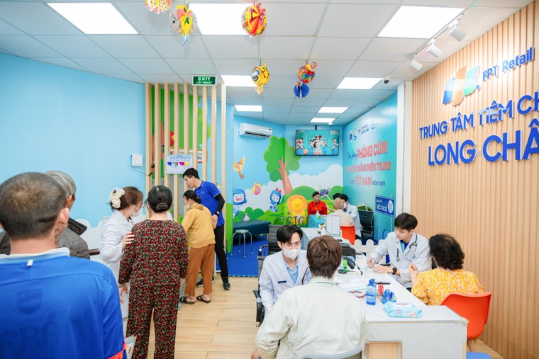 Chuỗi chương trình tiêm phòng cúm miễn phí quy mô tại miền Trung: Hàng ngàn liều vắc xin từ vì sức khỏe cộng đồng ảnh 3