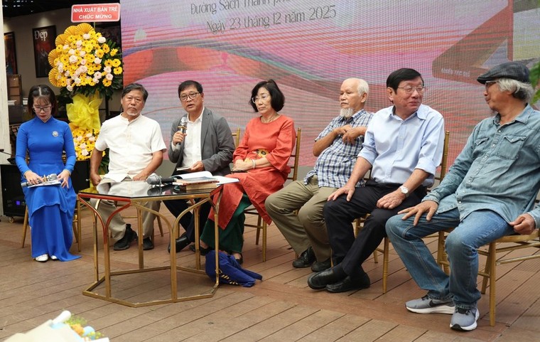 Đường sách TPHCM: doanh thu “cao nhất lịch sử” nhưng sách bán ra giảm ảnh 1