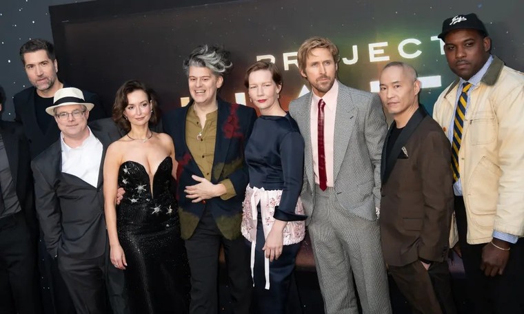 Xem “Thoát khỏi tận thế”: lòng nhân ái cảm động giữa vũ trụ bao la ảnh 1