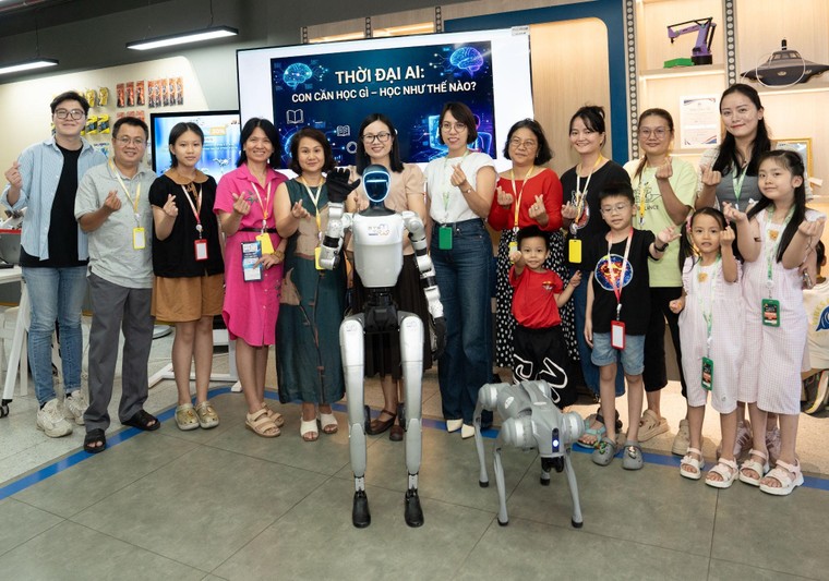 AI & ROBOTICS DAY: Lần đầu tiên robot hình người xuất hiện, “khuấy đảo” và thu hút phụ huynh – học sinh tại STEM TOWN. ảnh 3