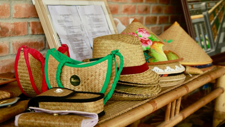 Hơn 500 năm dệt cỏ thành ‘tiền’ ảnh 4