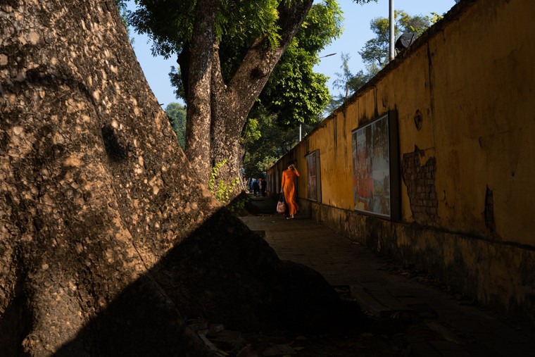 Xem “Nhân dạng gốc” của Lâm Xuân Tùng: ánh sáng và tình người phố thị giao thoa ảnh 1