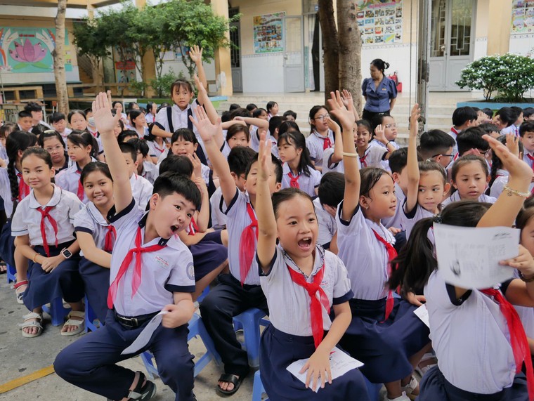 Cùng “Mở sách - Mở tương lai” với nhà văn Phương Huyền ảnh 1