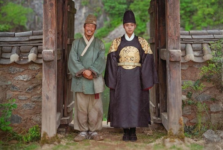 “Dưới bóng điện hạ”: phim ăn khách nhất Hàn Quốc chiếu tại Việt Nam ảnh 1