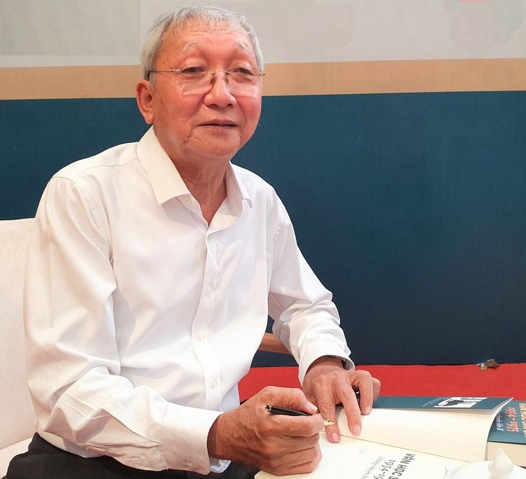 Rưng rưng đọc “Sài Gòn - Dòng sông tuổi thơ” của nhà văn Lê Văn Nghĩa ảnh 1