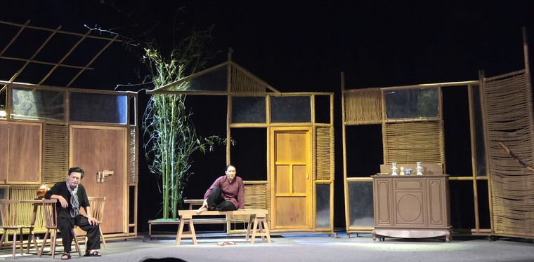 Nhà hát Kịch TPHCM ra mắt vở “Thanh gươm và bà mẹ” của nhà thơ Phan Vũ ảnh 2