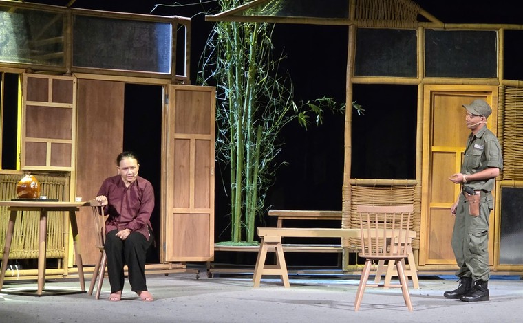 Nhà hát Kịch TPHCM ra mắt vở “Thanh gươm và bà mẹ” của nhà thơ Phan Vũ ảnh 3