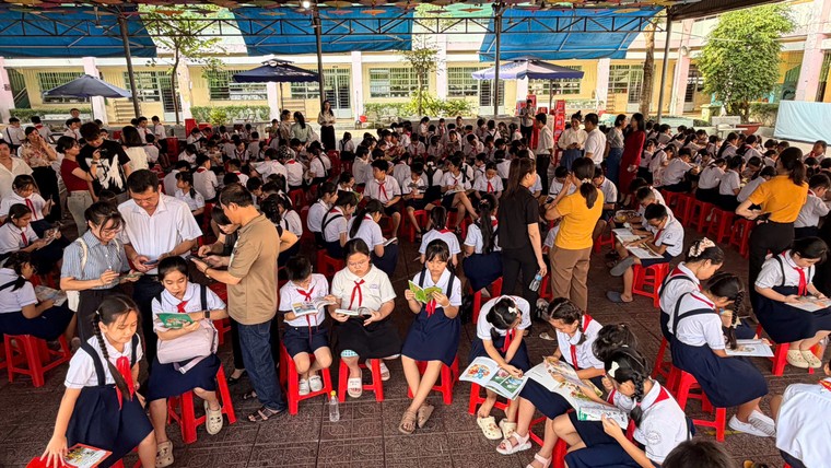 500 cuốn sách chuyền tay nhau trong “Mở Sách – Mở Tương Lai” ảnh 3