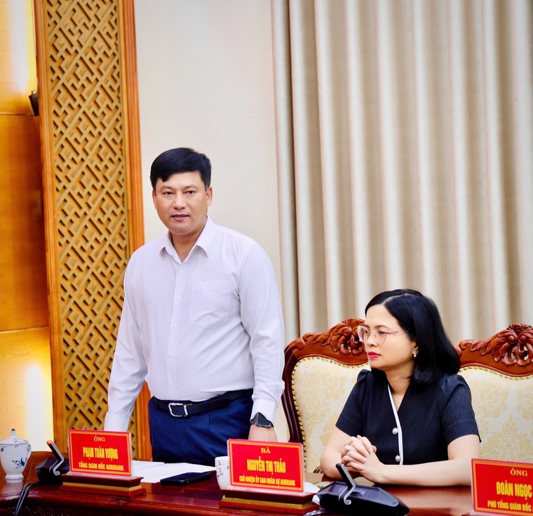 Agribank trao tặng 5 tỷ đồng an sinh xã hội tại Ninh Bình - Lan tỏa trách nhiệm cộng đồng, kiến tạo phát triển bền vững ảnh 2