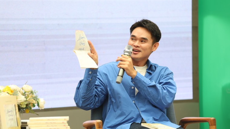 “Bám váy mẹ” là cách chúng ta tìm lại yên vui ảnh 4