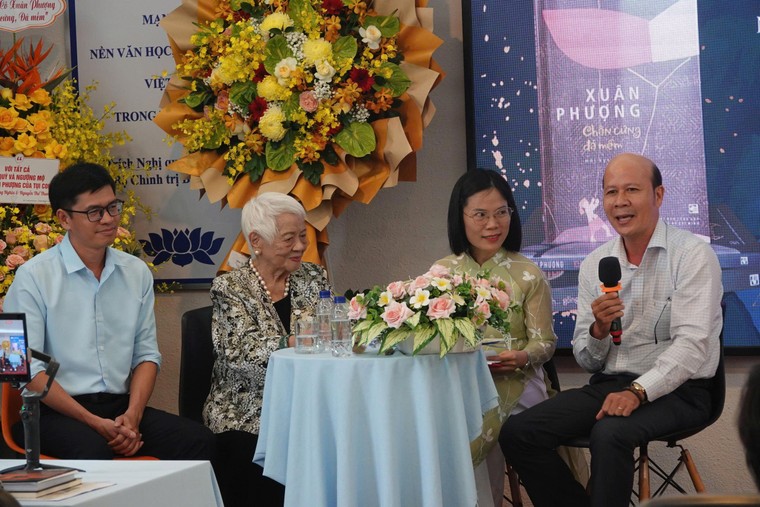 “Nhà văn trẻ” Xuân Phượng vẫn “chân cứng đá mềm” ở tuổi gần trăm ảnh 5