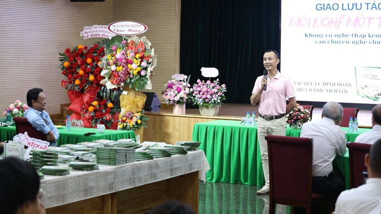 Đọc sách cùng Xích Lô: “Mỗi nghề một bông hoa” ảnh 3