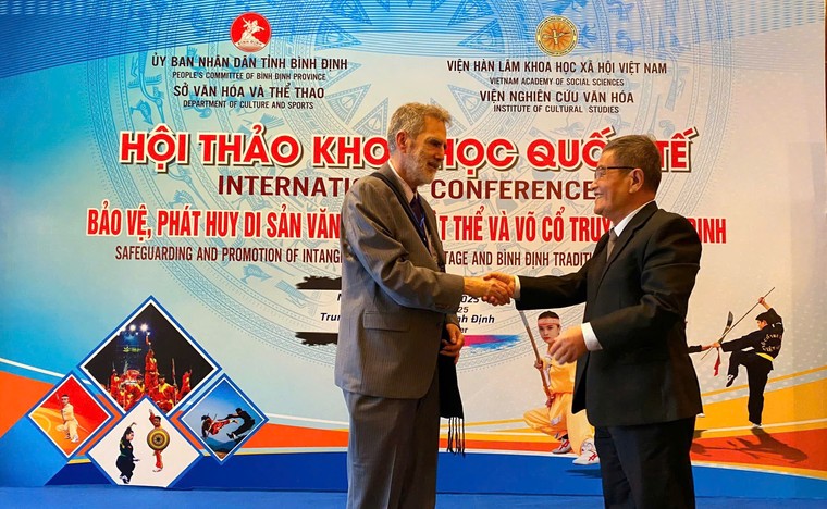 Nhà thơ Nguyễn Thanh Mừng tụng ca hạt gạo quê hương ảnh 1