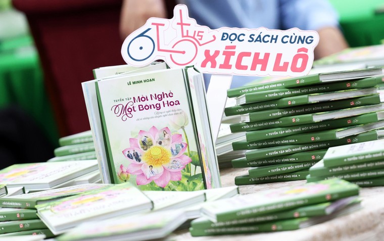 Đọc sách cùng Xích Lô: “Mỗi nghề một bông hoa” ảnh 1