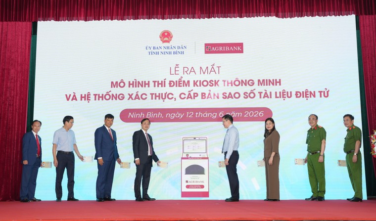 Agribank đồng hành cùng tỉnh Ninh Bình triển khai mô hình Kiosk thông minh: “Cú hích” chuyển đổi số hành chính công ảnh 1