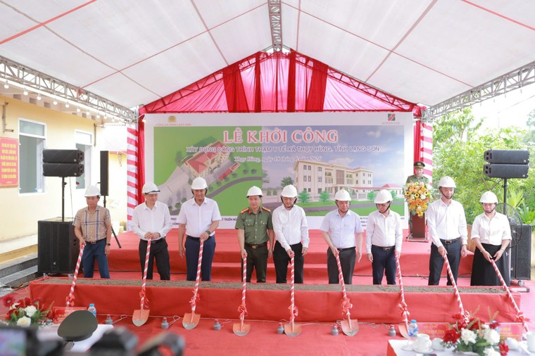 Agribank trao tặng 15 tỷ đồng an sinh xã hội tại Lạng Sơn - Lan tỏa trách nhiệm cộng đồng nơi phên dậu Tổ quốc ảnh 2