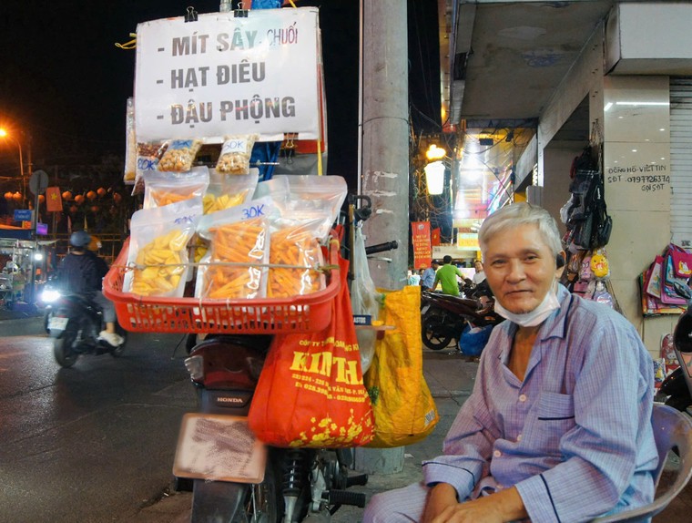 Tuổi xế chiều mưu sinh ảnh 2